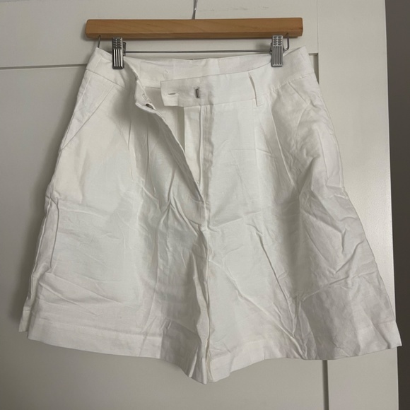 White Linen set Vest & Shorts -Classic Elegance - Picture 2 of 7